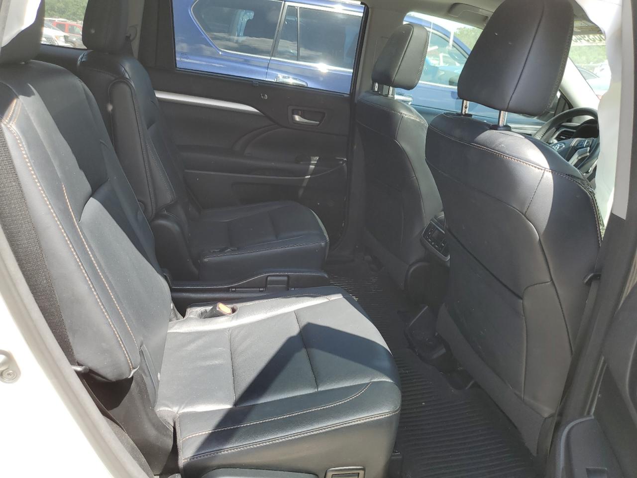 5TDJKRFH4FS127162 2015 Toyota Highlander Xle