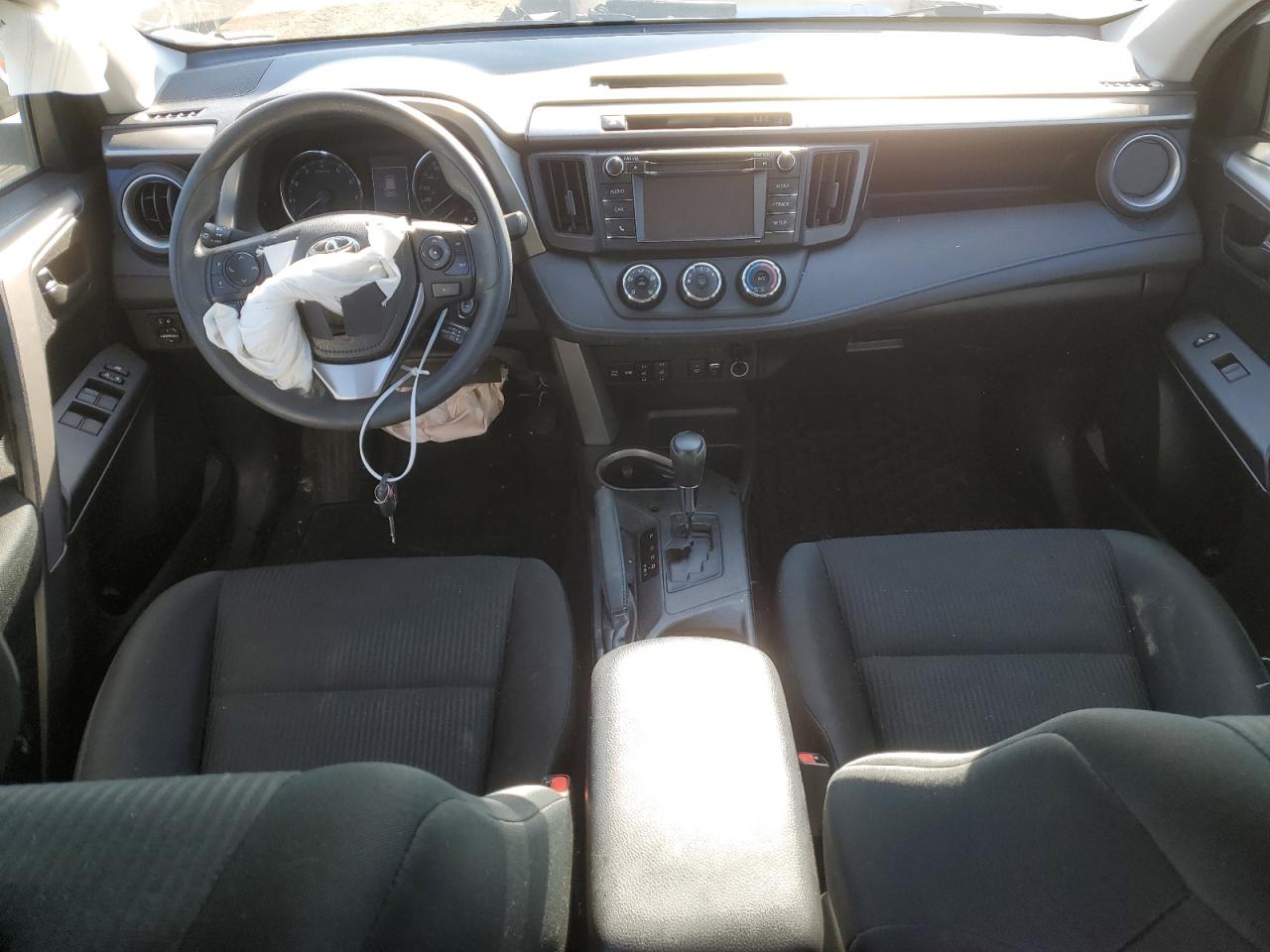 2T3BFREV6HW555381 2017 Toyota Rav4 Le