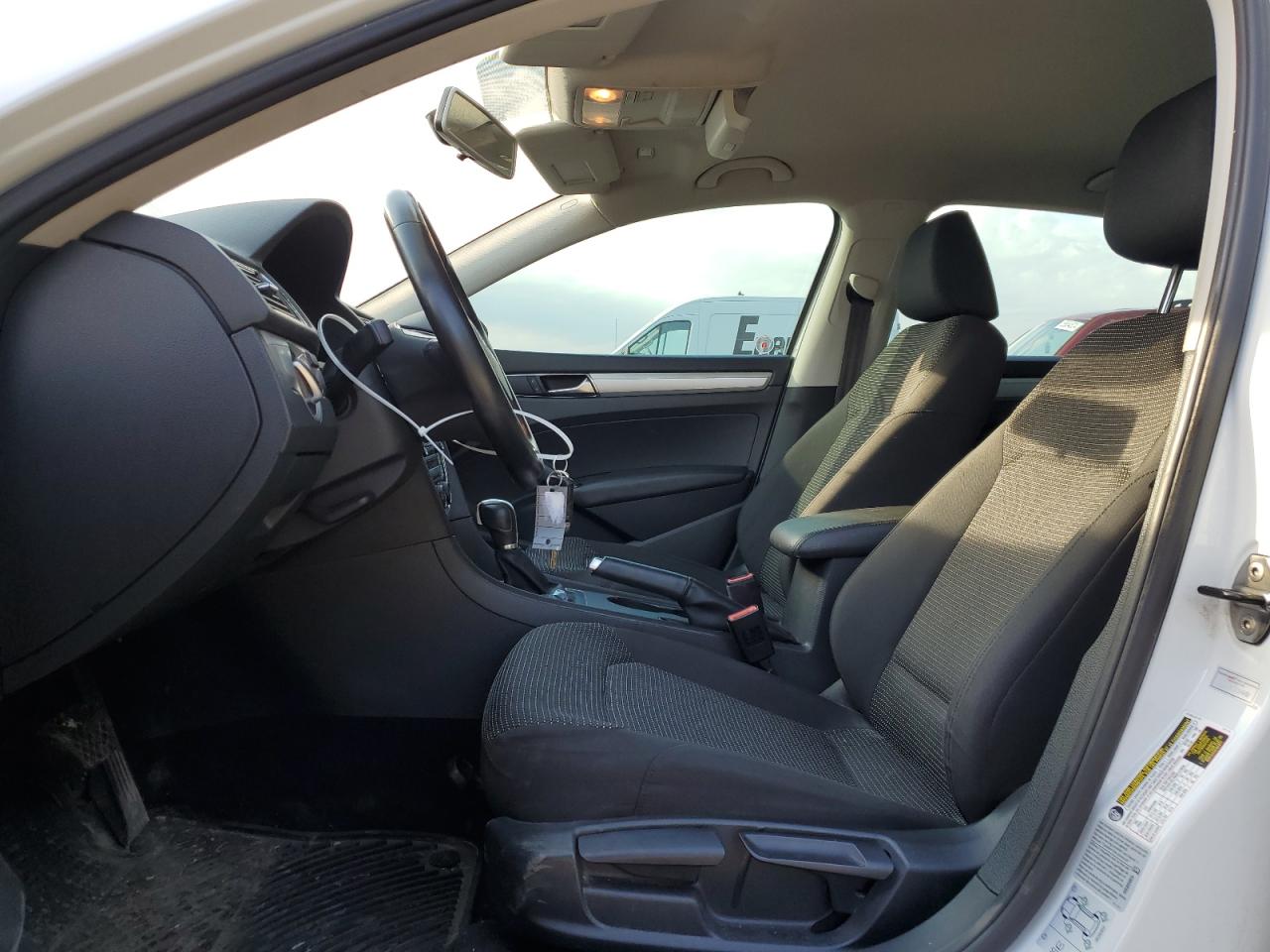 1VWAT7A31HC050233 2017 Volkswagen Passat S