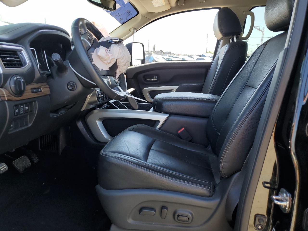 1N6AA1F49JN520913 2018 Nissan Titan Xd Sl