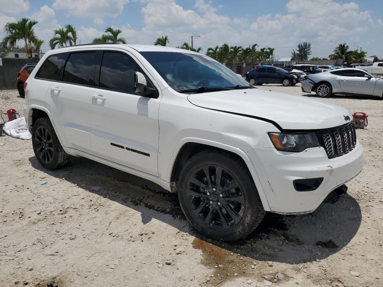 1C4RJEAG5KC768975 2019 Jeep Grand Cherokee Laredo