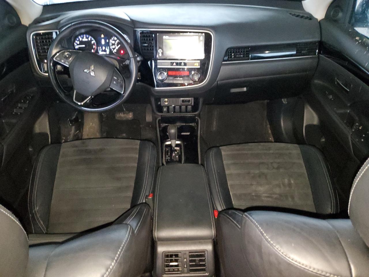 JA4AD3A35KZ043857 2019 Mitsubishi Outlander Se