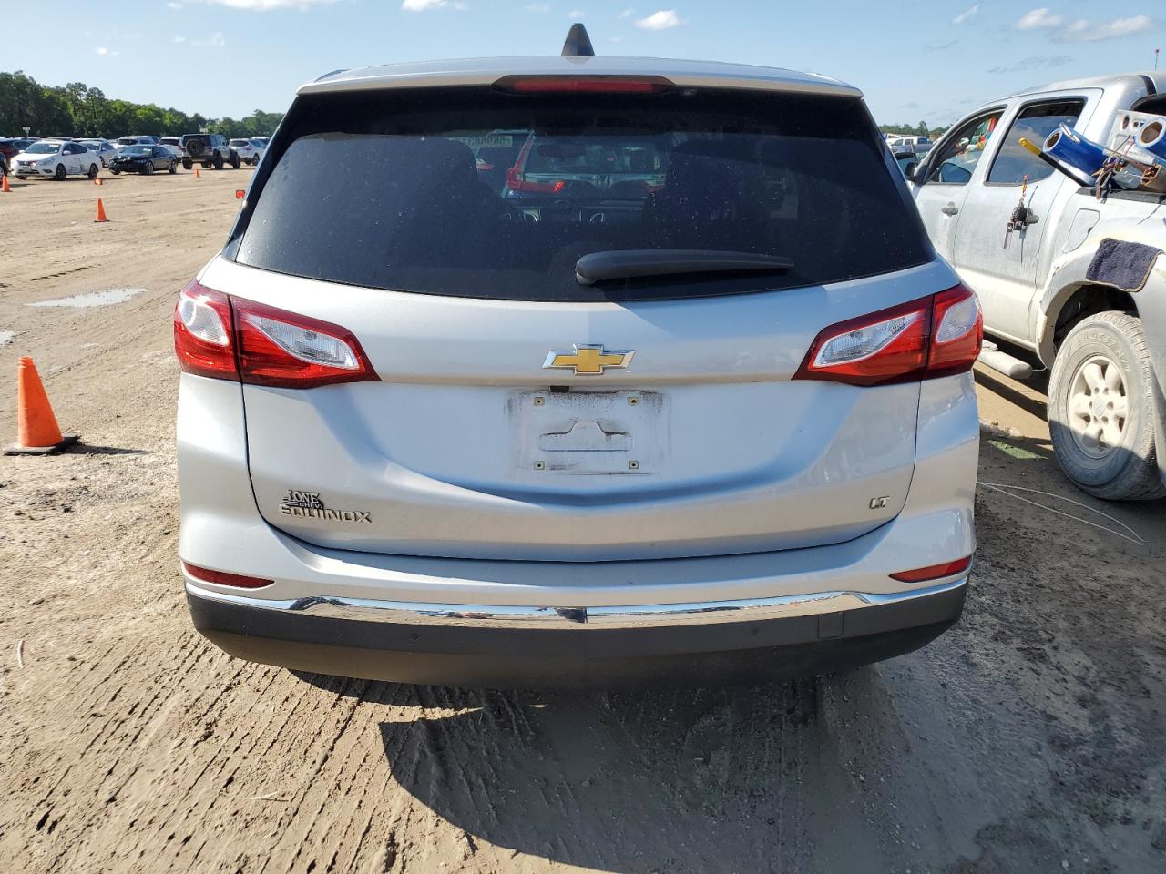 2GNAXJEV9J6307581 2018 Chevrolet Equinox Lt