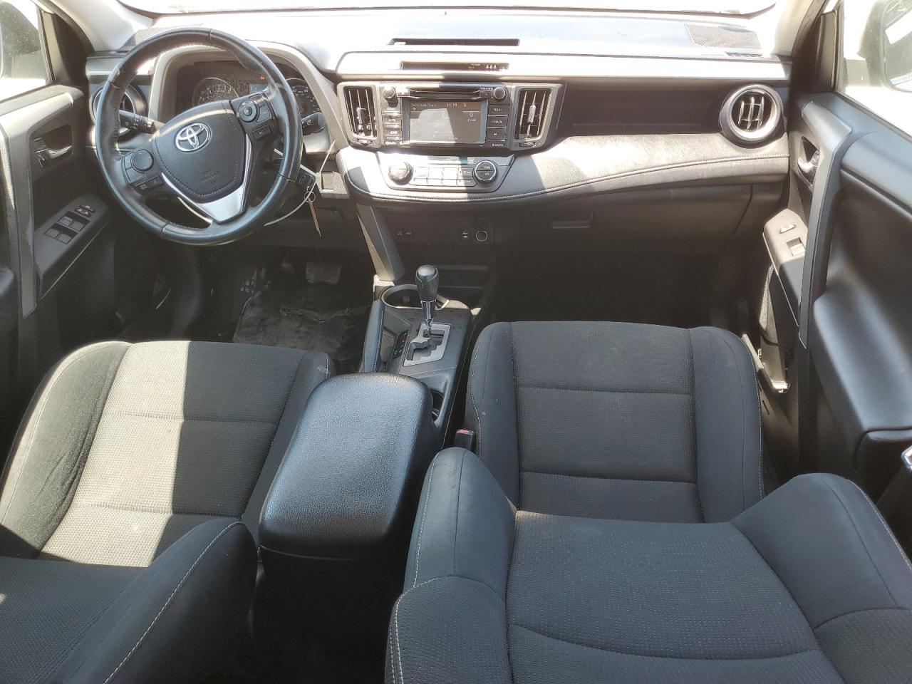 2T3RFREV8HW588221 2017 Toyota Rav4 Xle