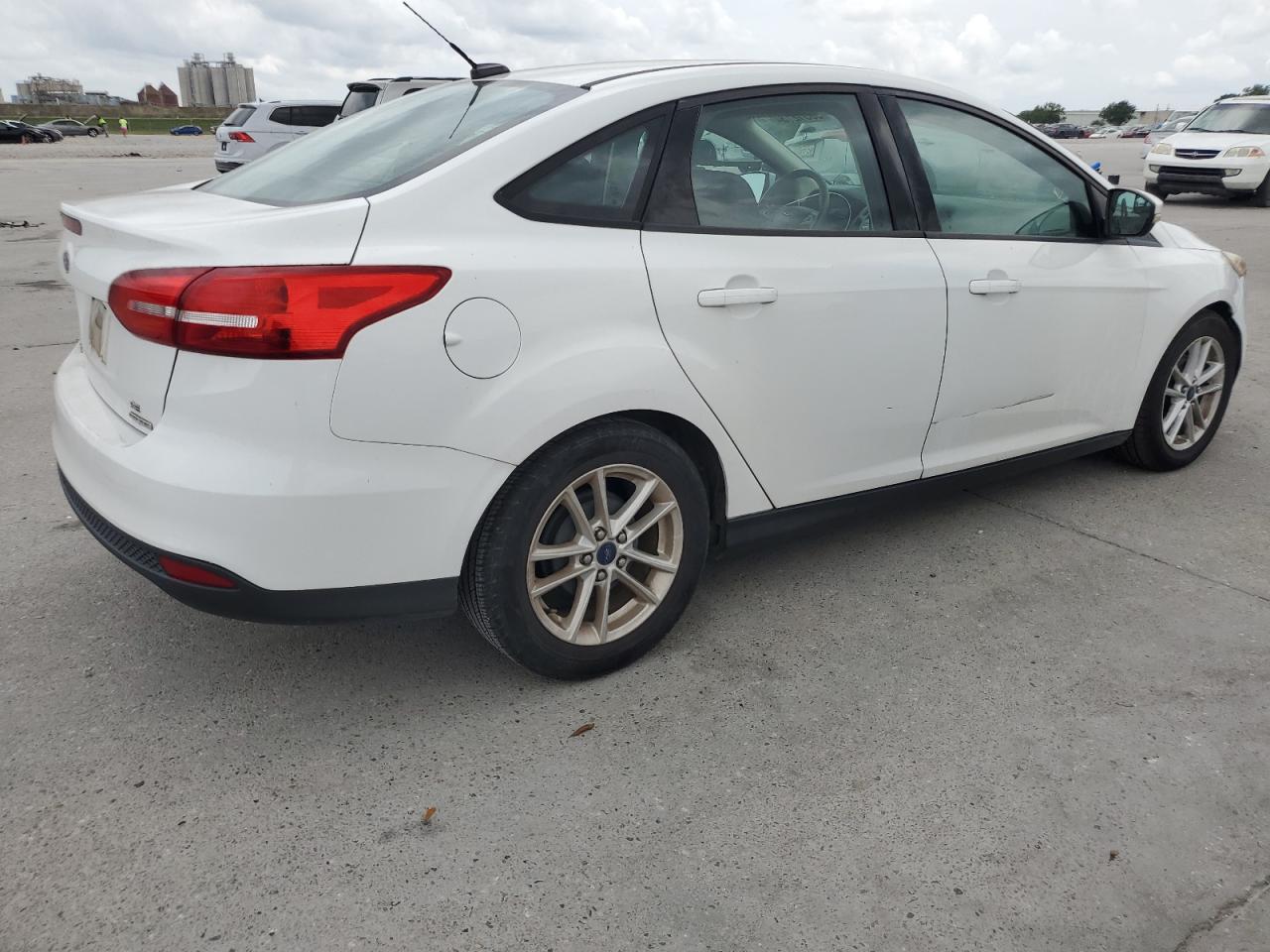 2015 Ford Focus Se vin: 1FADP3F25FL203678