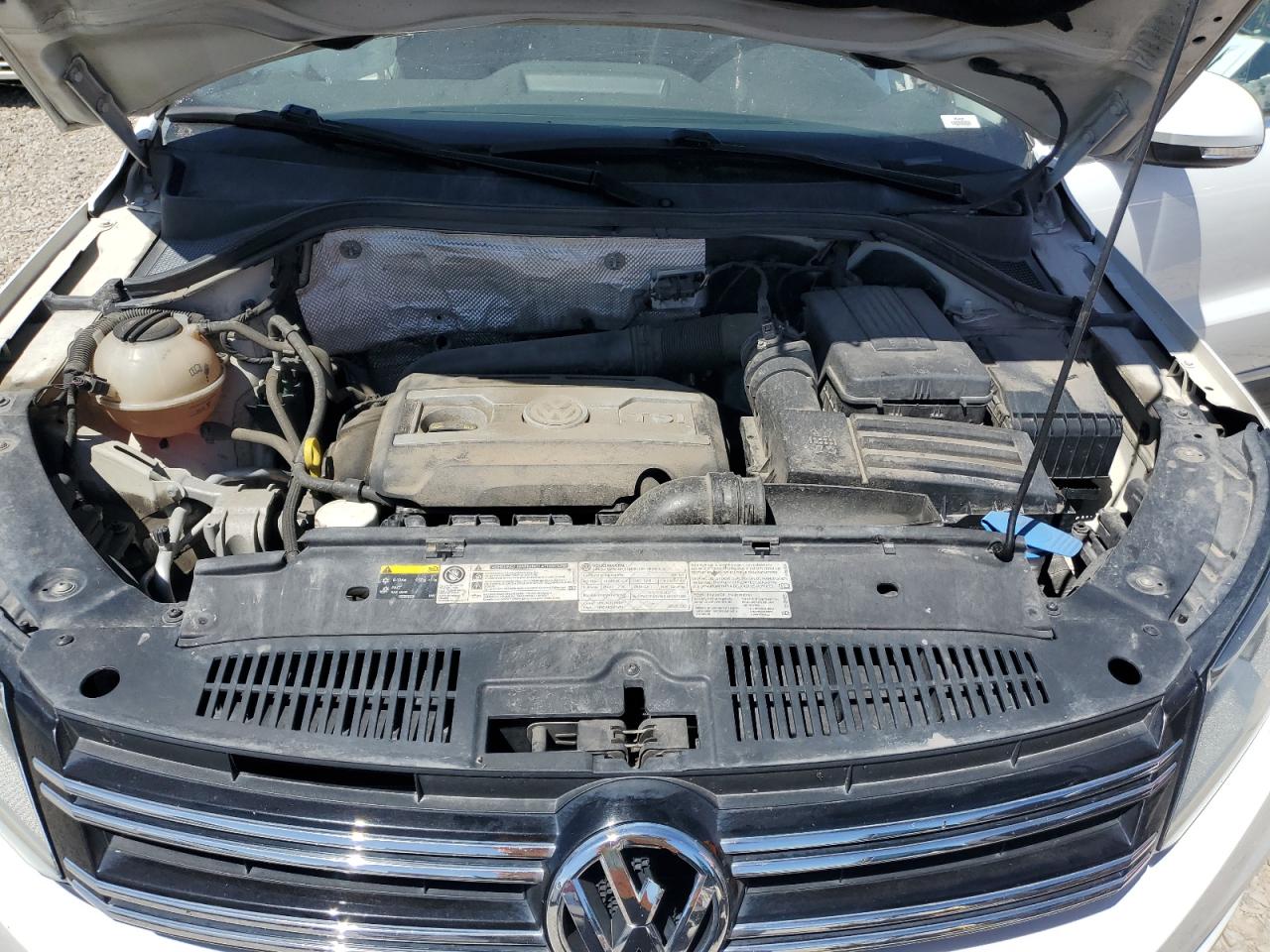 WVGSV7AX4HK005874 2017 Volkswagen Tiguan Wolfsburg