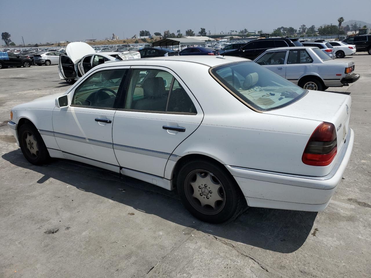 WDBHA24G5YA825233 2000 Mercedes-Benz C 230