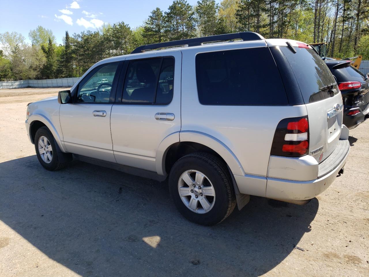 1FMEU7DE0AUB07645 2010 Ford Explorer Xlt