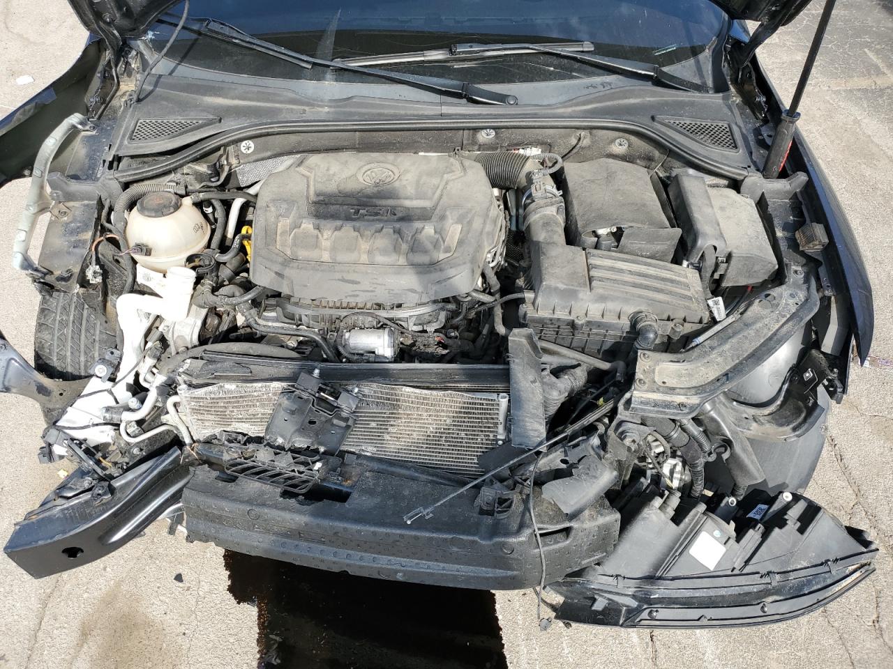 1VWAA7A31JC001349 2018 Volkswagen Passat S