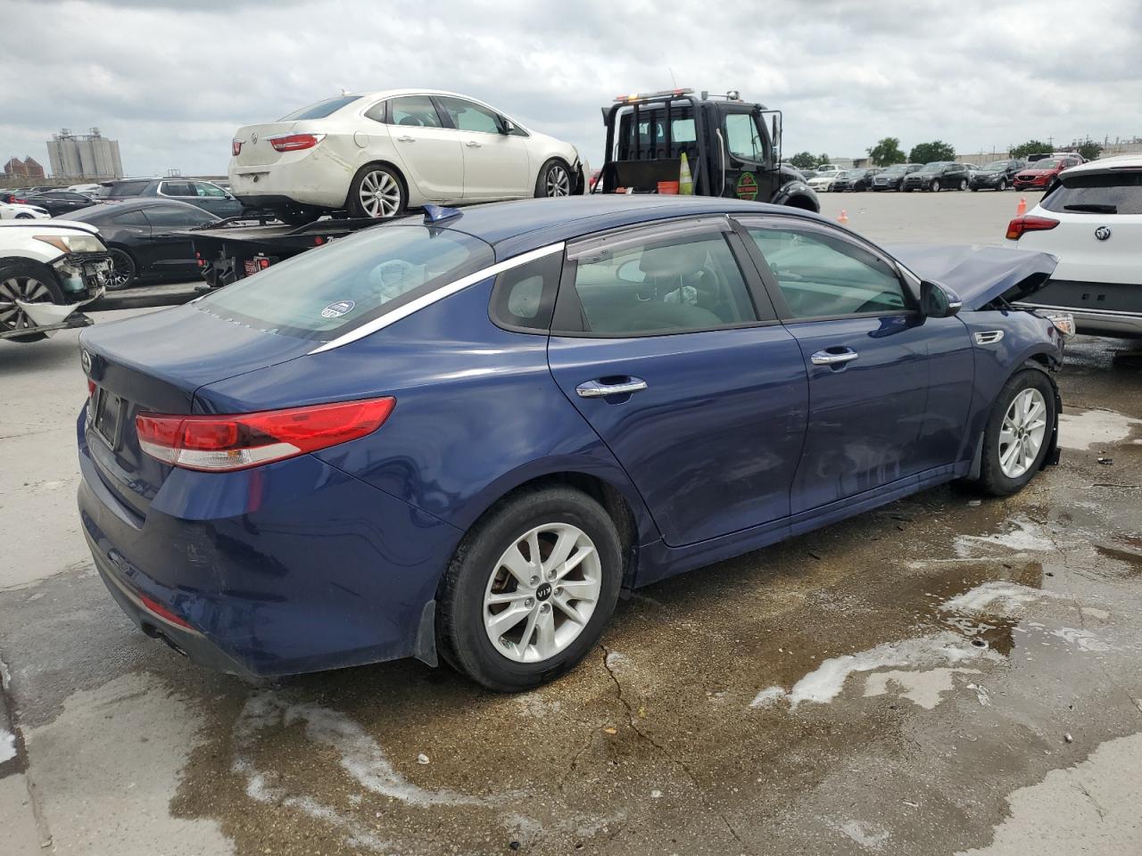 2018 Kia Optima Lx vin: 5XXGT4L33JG188595