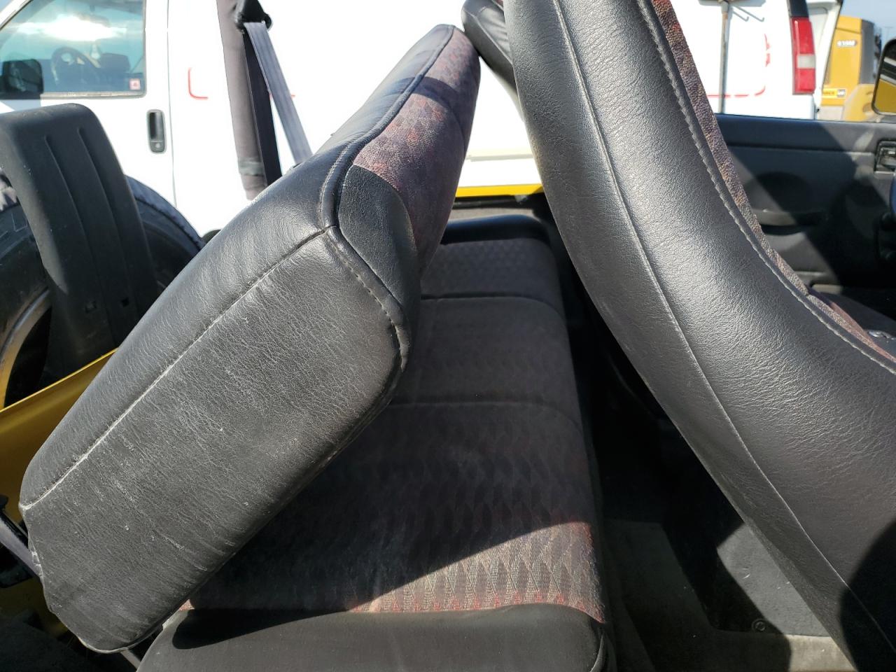 1J4FA49S3YP745163 2000 Jeep Wrangler / Tj Sport