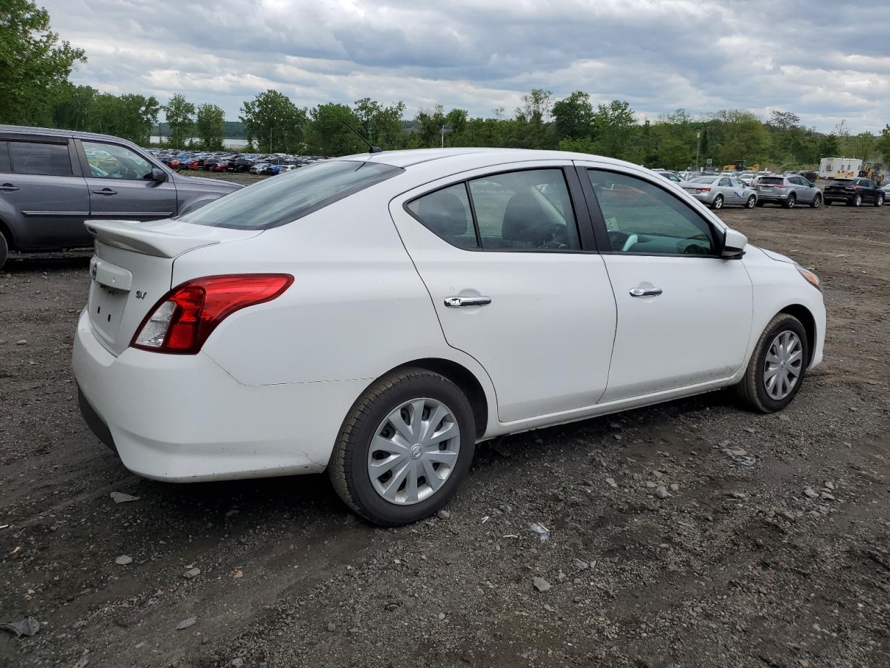 NISSAN VERSA S 2019 white  gas 3N1CN7AP0KL864736 photo #4