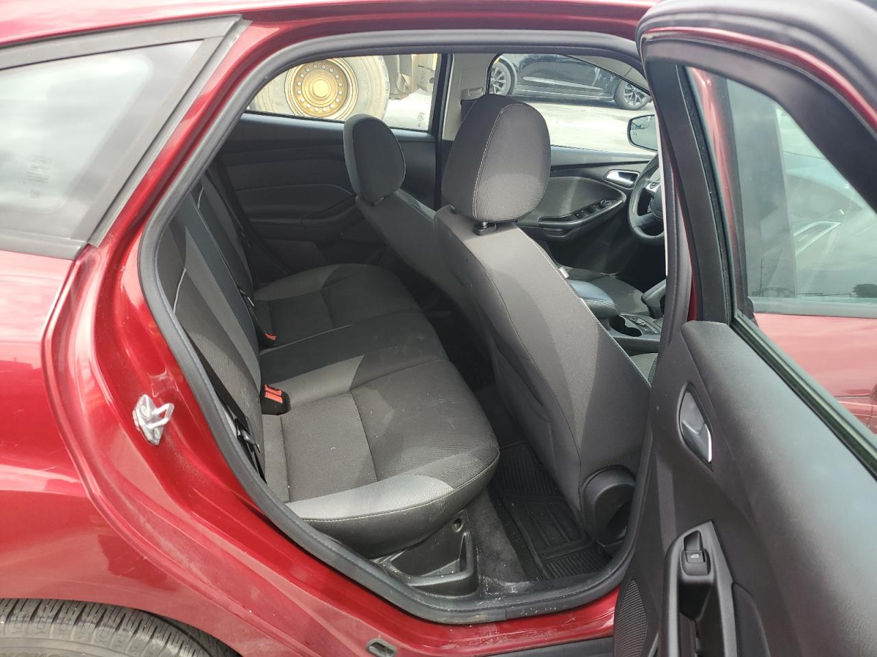 1FADP3K29EL431381 2014 Ford Focus Se