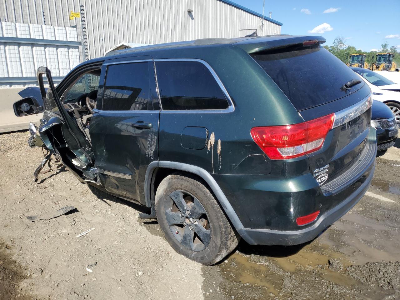 1J4RR4GT2BC520829 2011 Jeep Grand Cherokee Laredo