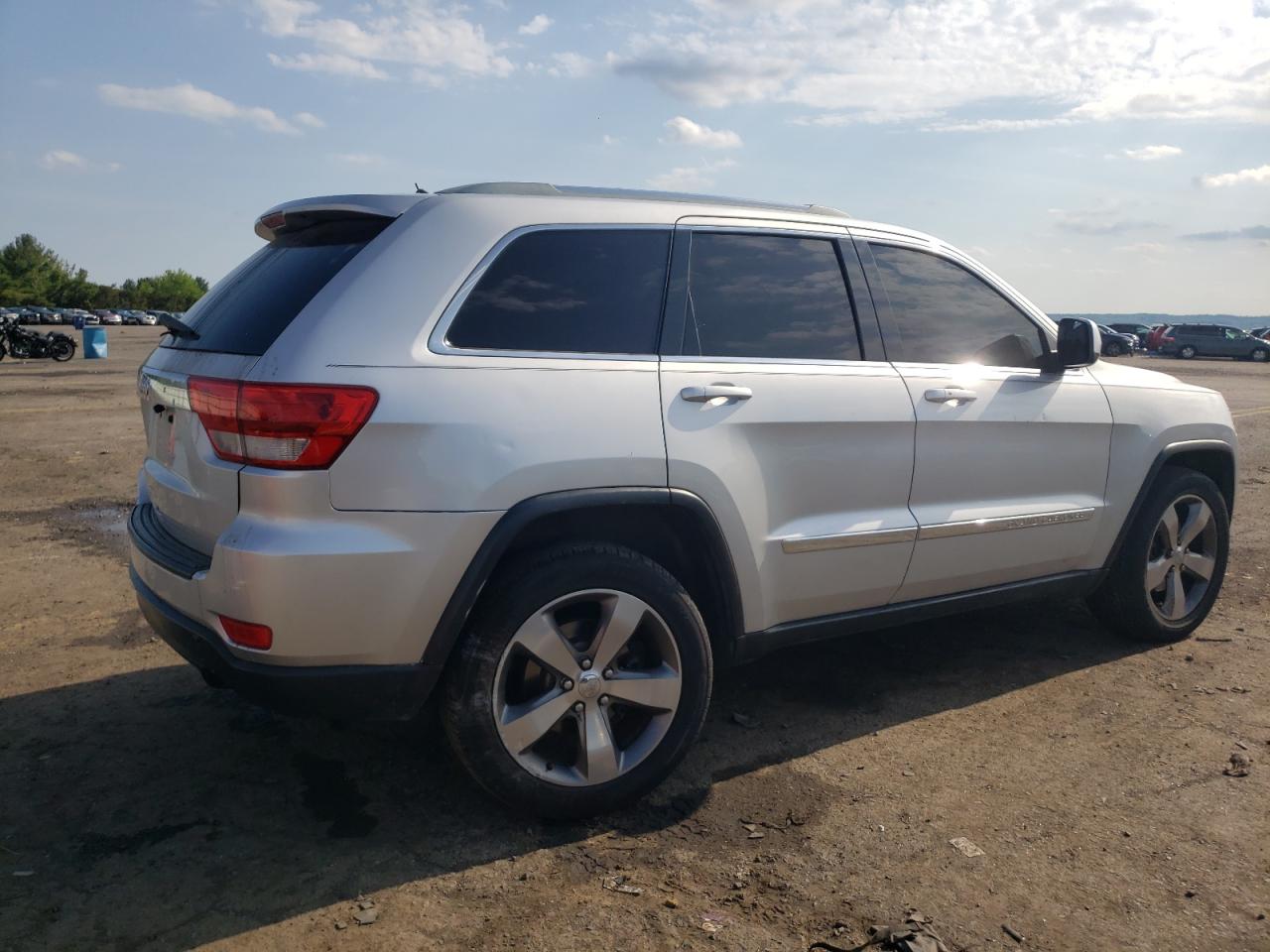 1J4RR4GG5BC567355 2011 Jeep Grand Cherokee Laredo