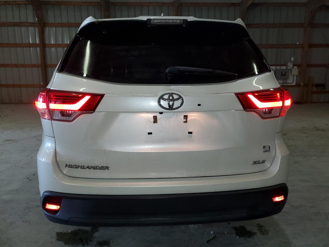 5TDKZRFH8KS566052 2019 Toyota Highlander Se
