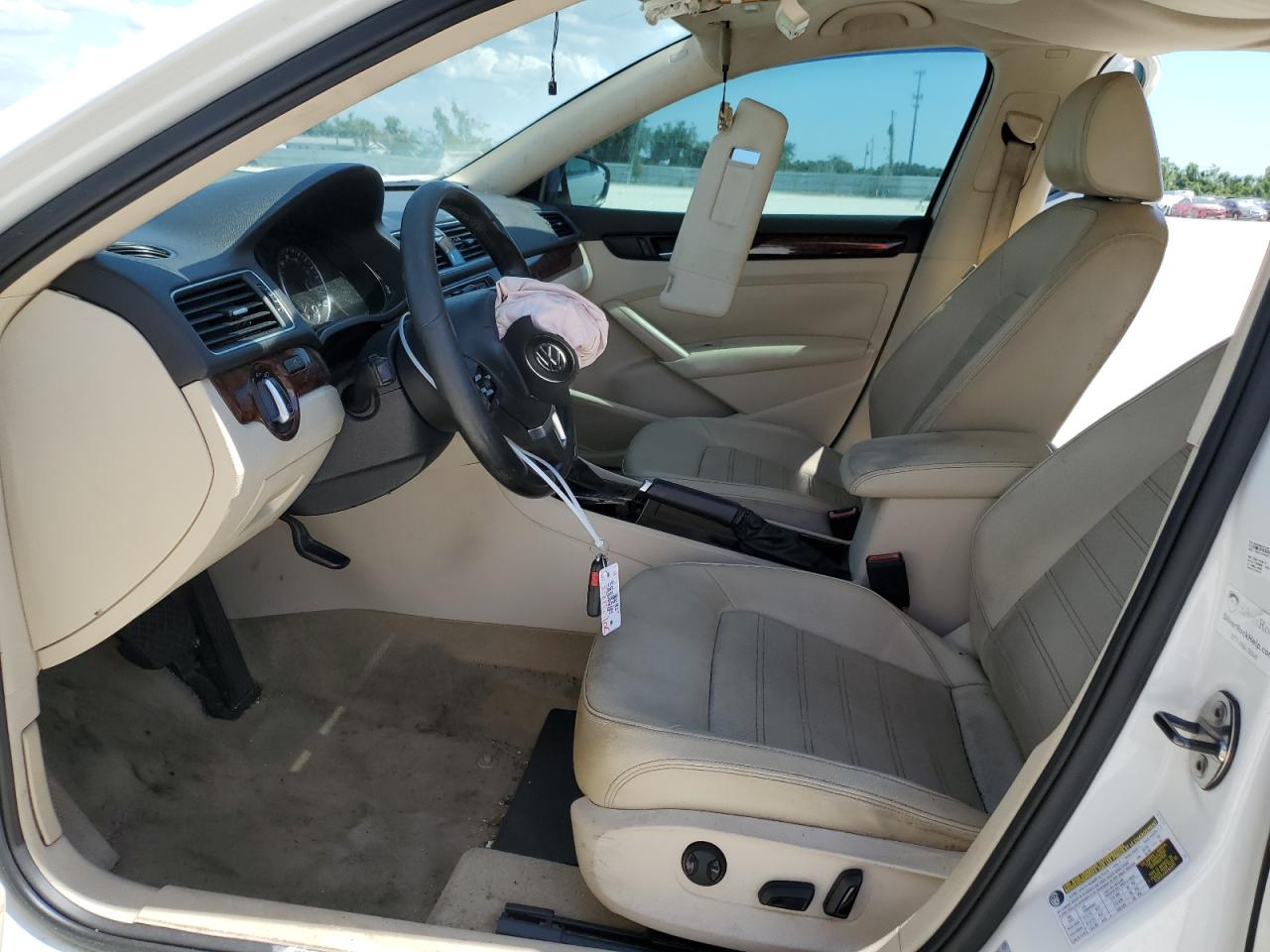 1VWCP7A31CC059875 2012 Volkswagen Passat Sel