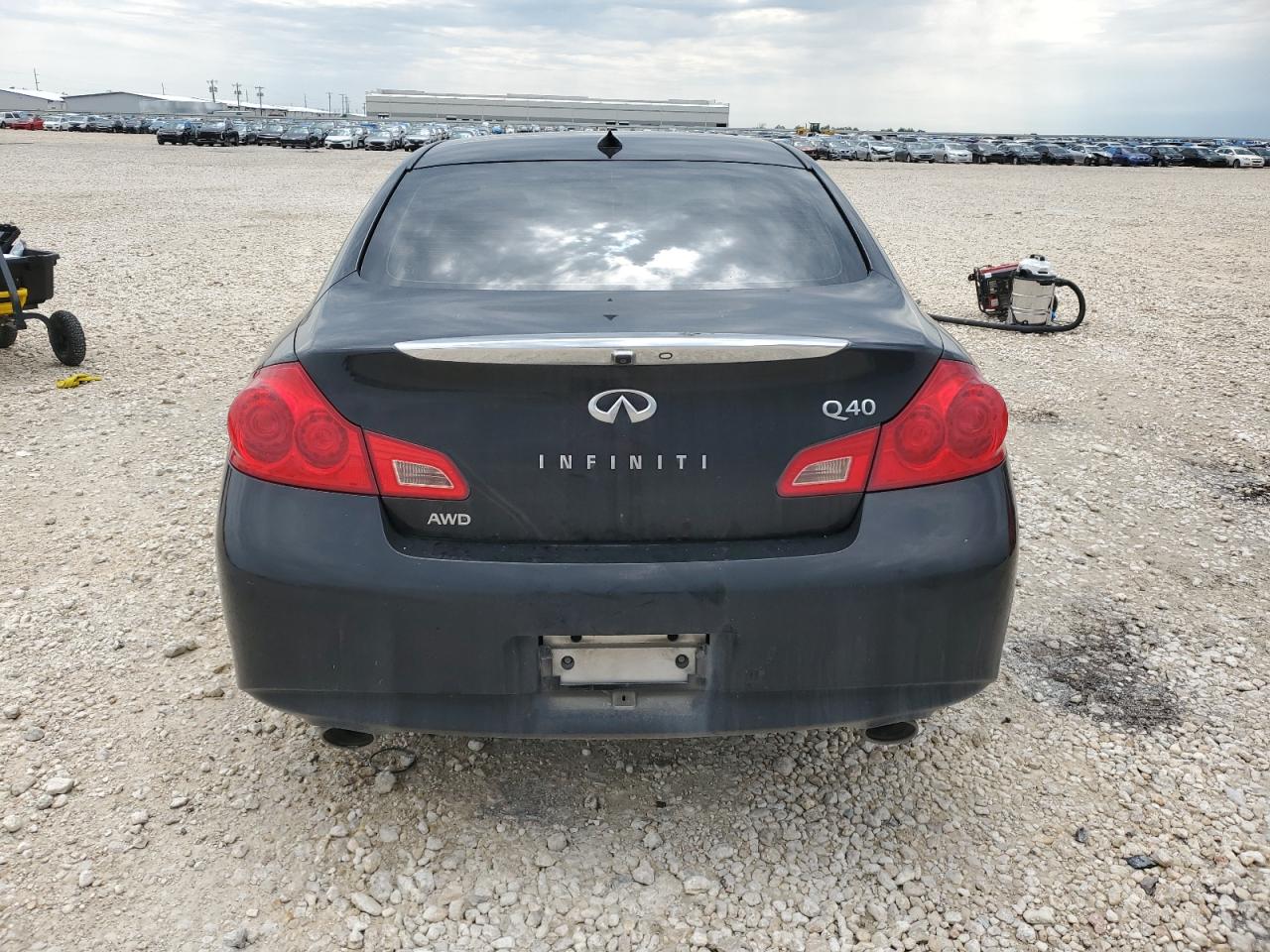 JN1CV6AR7FM521929 2015 Infiniti Q40