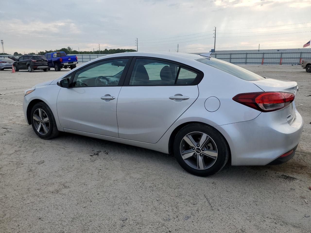 3KPFL4A71JE211656 2018 Kia Forte Lx