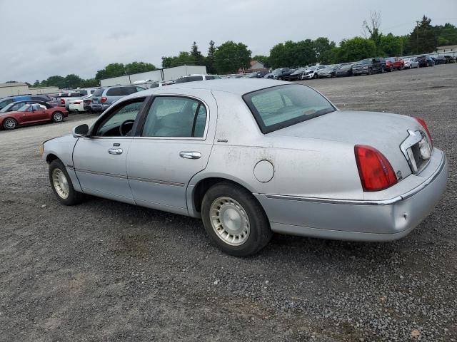 2001 Lincoln Town Car Executive VIN: 1LNHM81WX1Y733793 Lot: 53644634