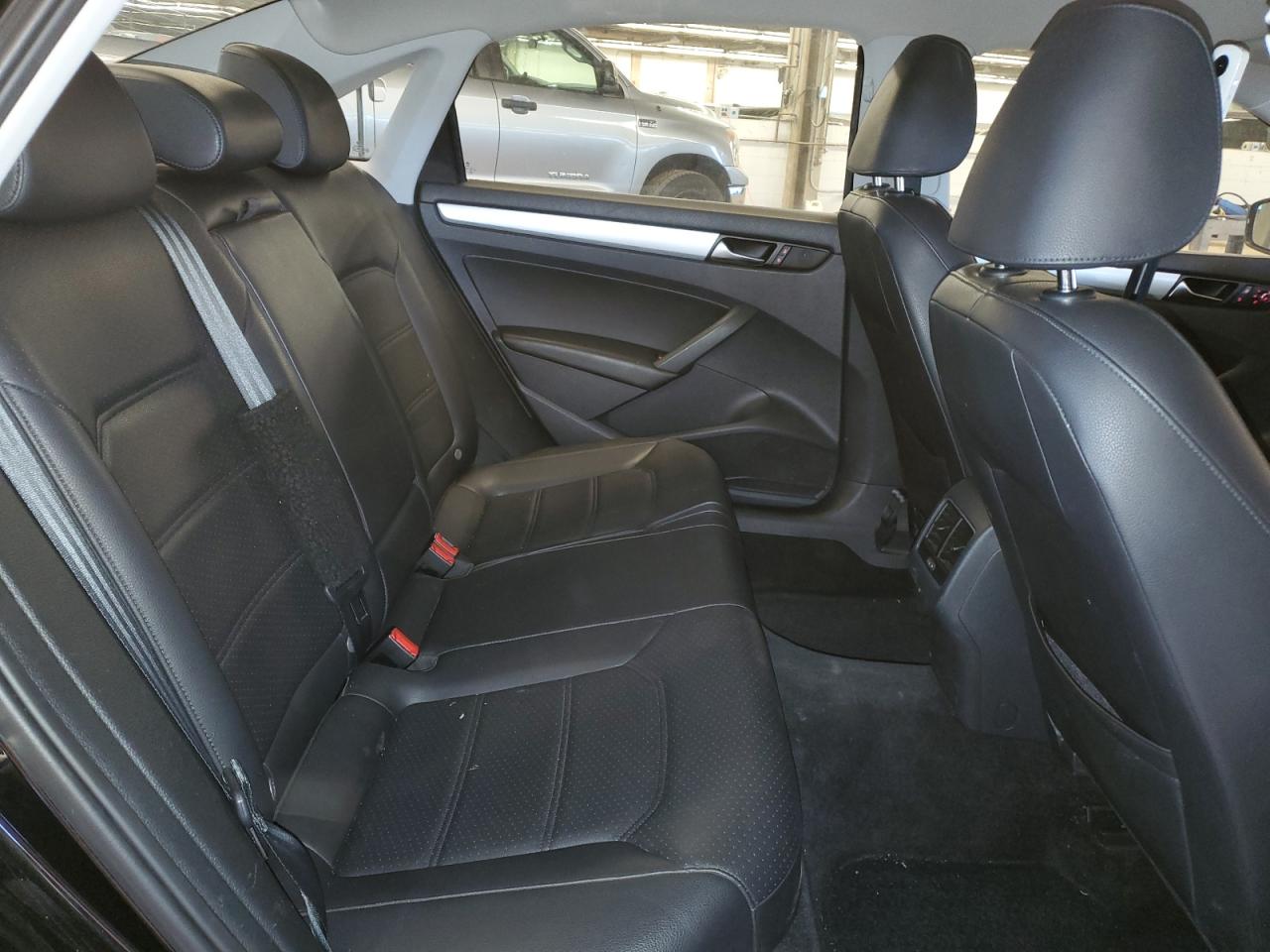 1VWBP7A30DC118301 2013 Volkswagen Passat Se