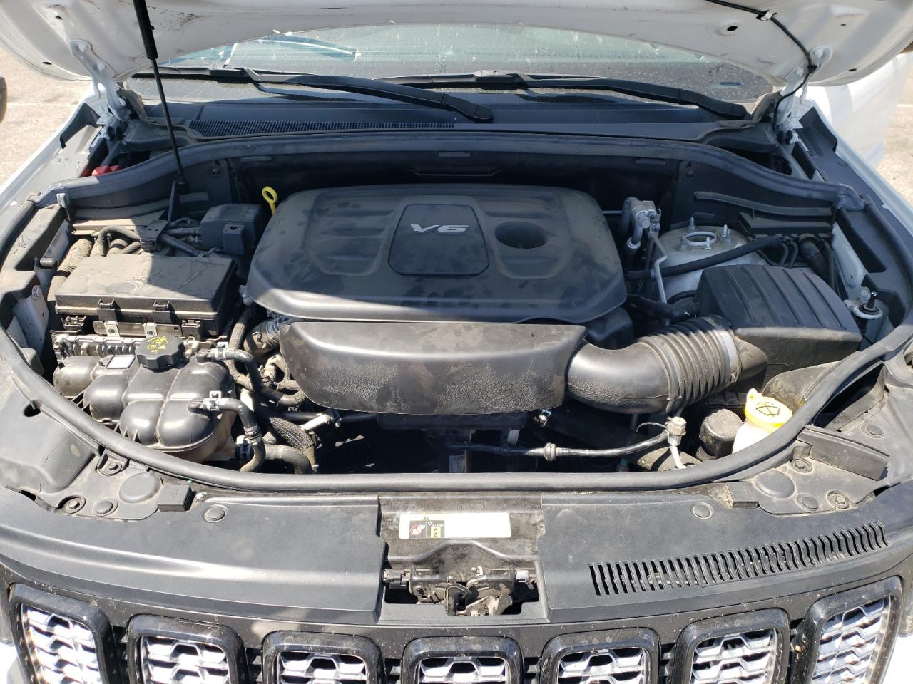 1C4RJFAG3JC326748 2018 Jeep Grand Cherokee Laredo