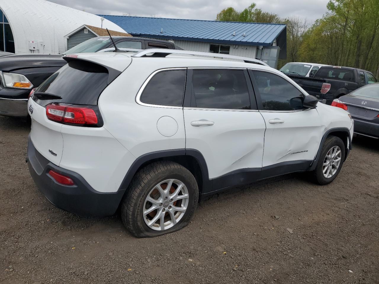 2017 Jeep Cherokee Latitude vin: 1C4PJMCB2HW538904