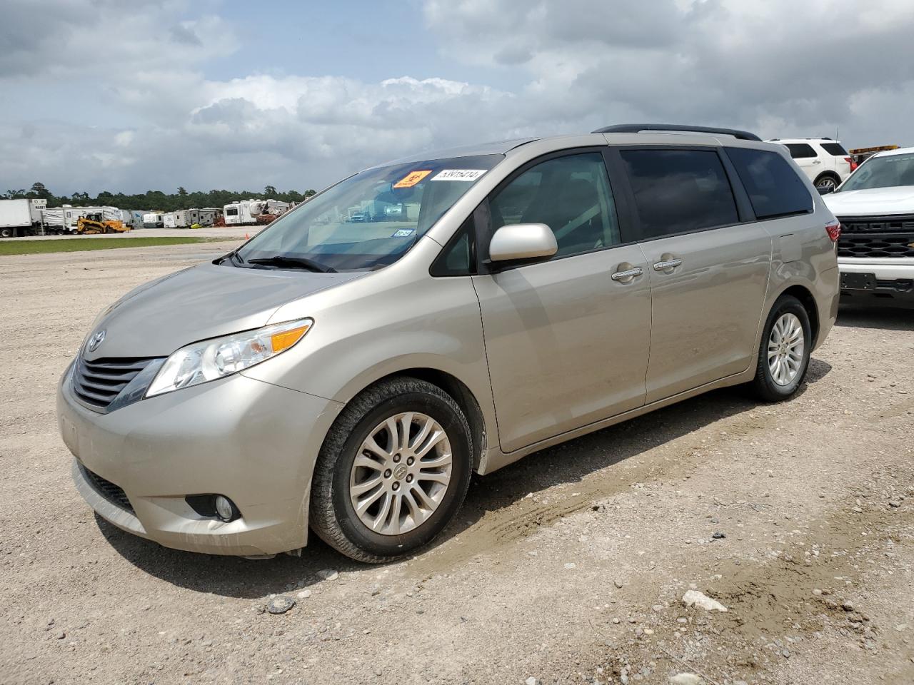 5TDYZ3DCXHS859006 2017 Toyota Sienna Xle