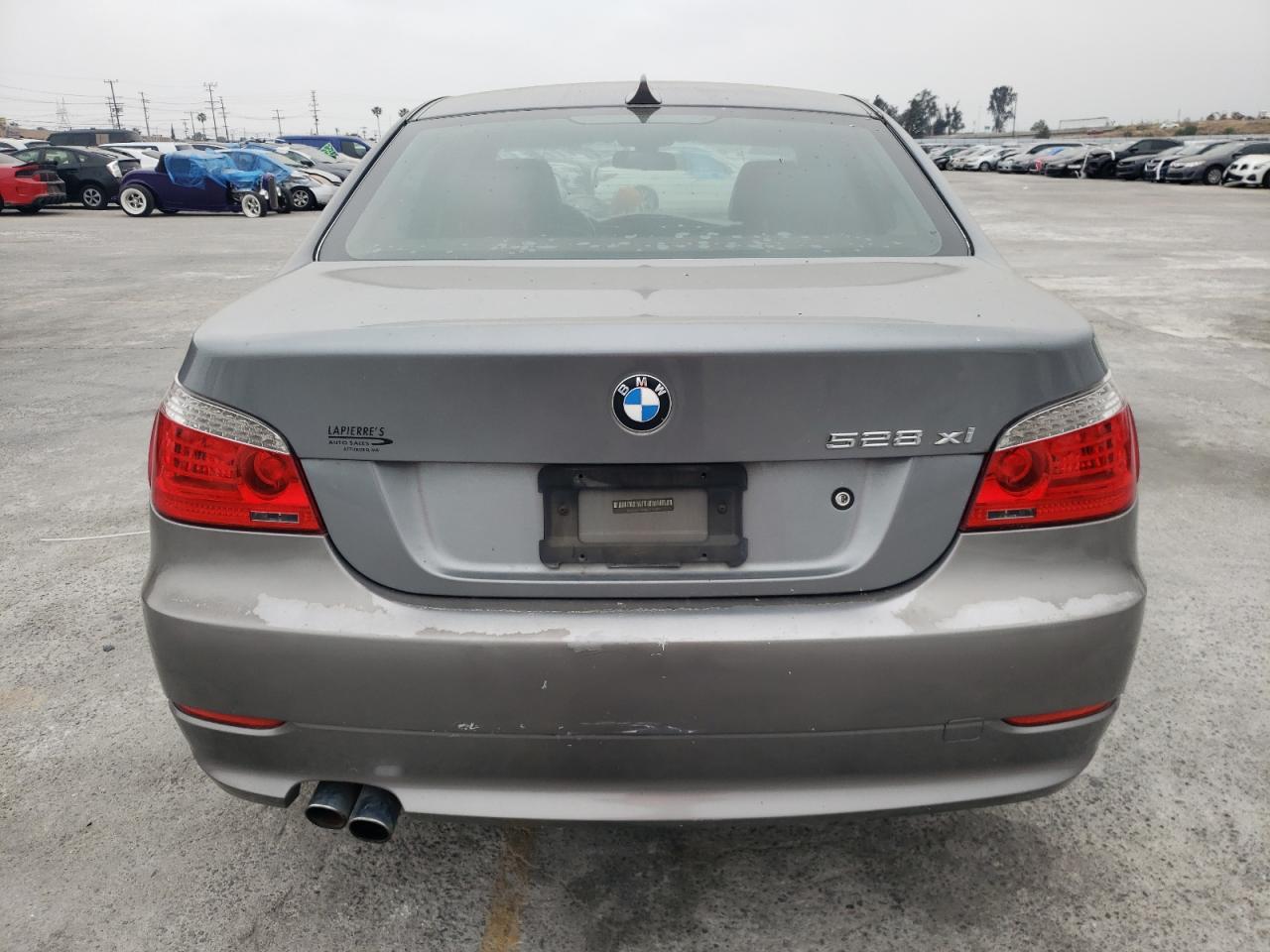 WBANV13558CZ55680 2008 BMW 528 Xi