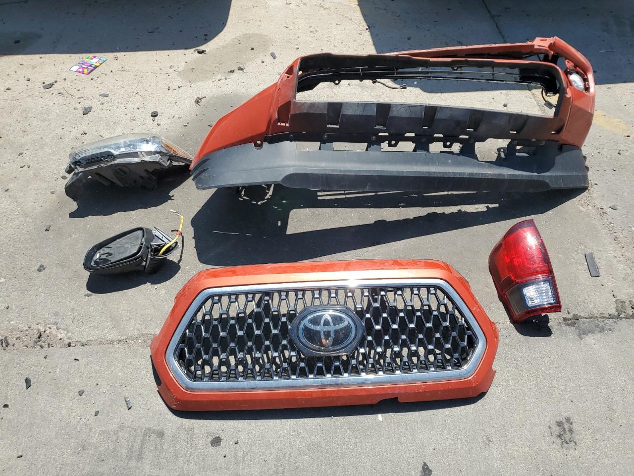 3TMCZ5AN1JM143144 2018 Toyota Tacoma Double Cab