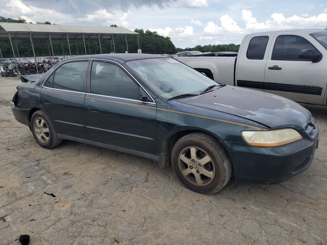 1HGCG5671YA068647 2000 Honda Accord Se