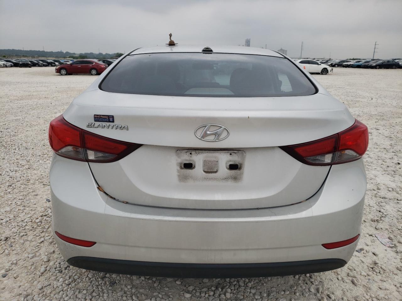 5NPDH4AE7GH763366 2016 Hyundai Elantra Se