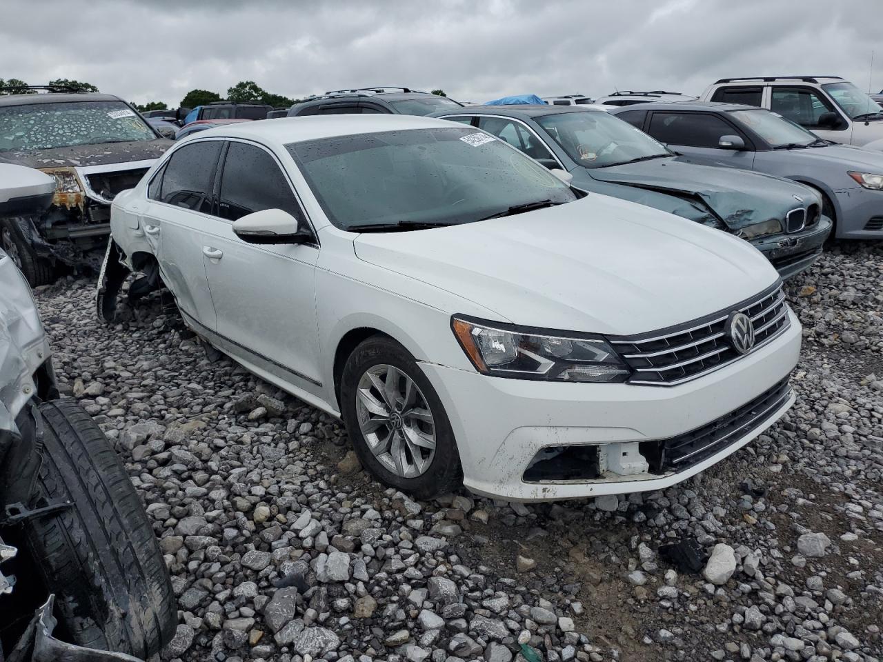 1VWAT7A38HC007461 2017 Volkswagen Passat S