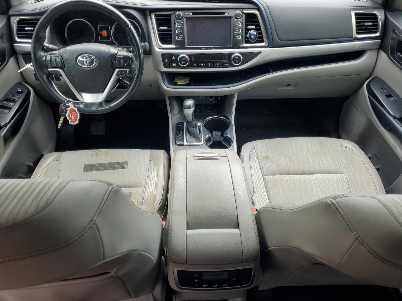 5TDZZRFH9KS351200 2019 Toyota Highlander Le