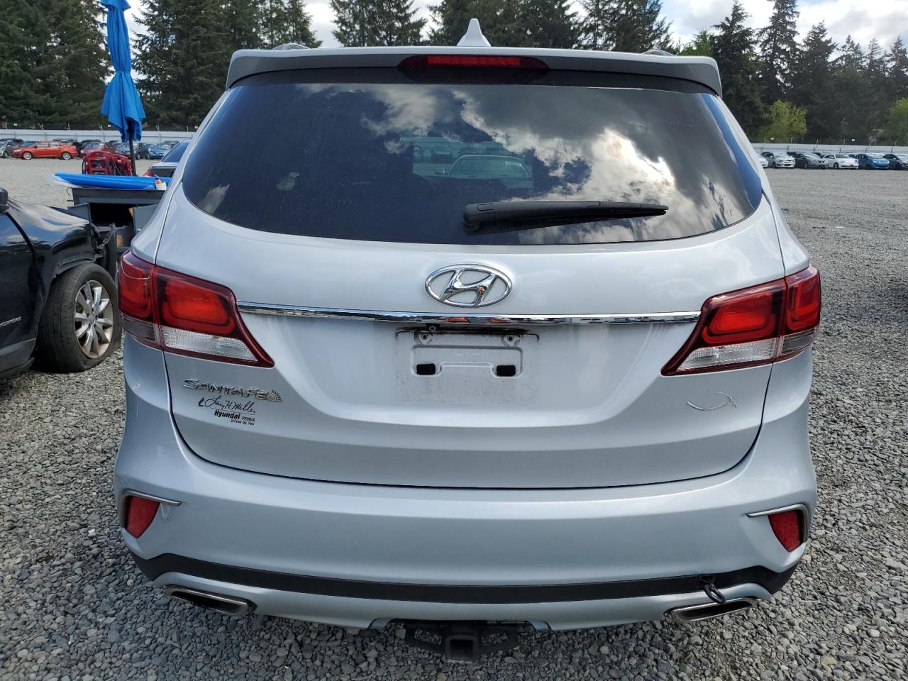 KM8SM4HF7HU175679 2017 Hyundai Santa Fe Se