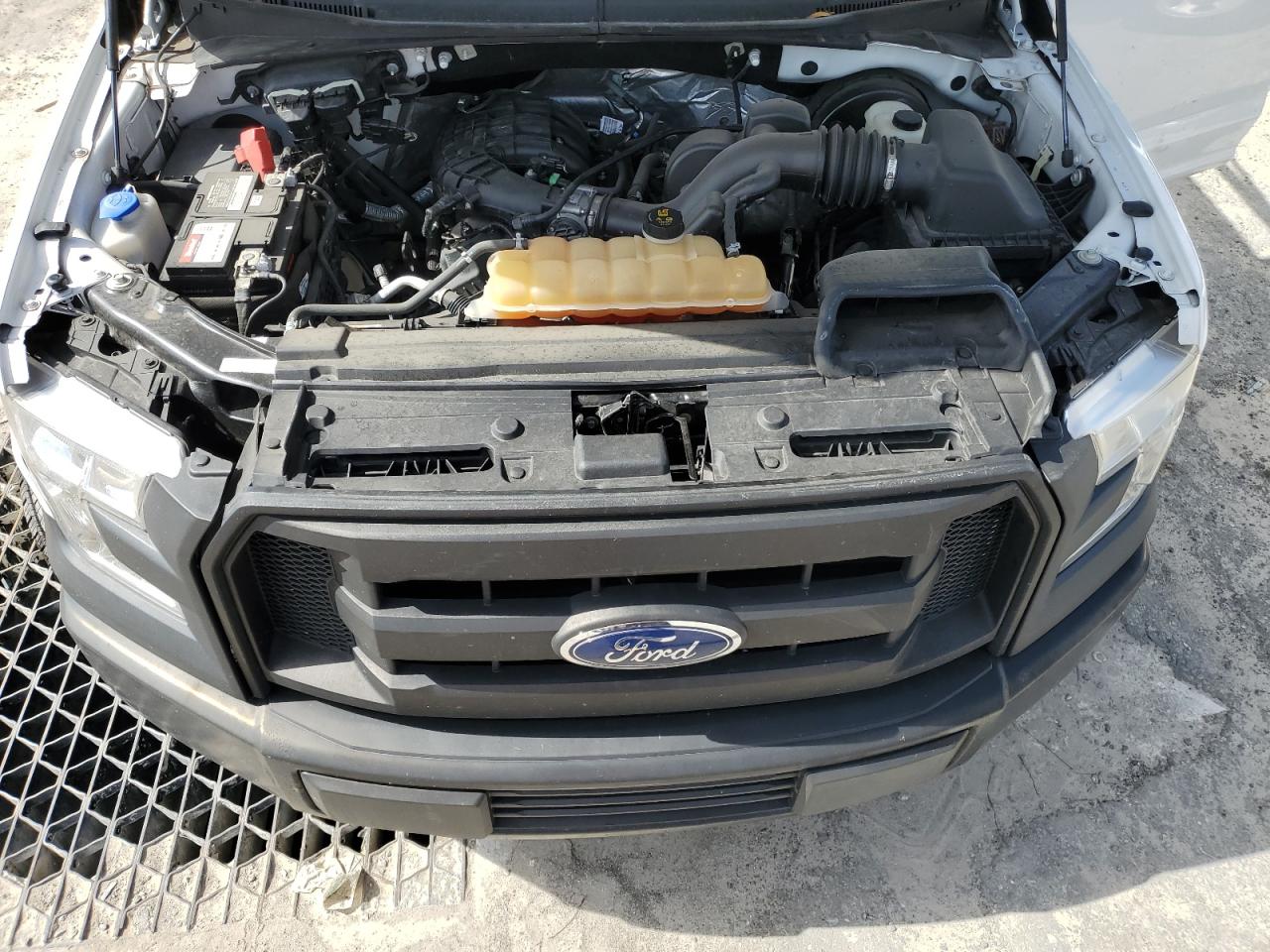 1FTMF1C88HKE33590 2017 Ford F150