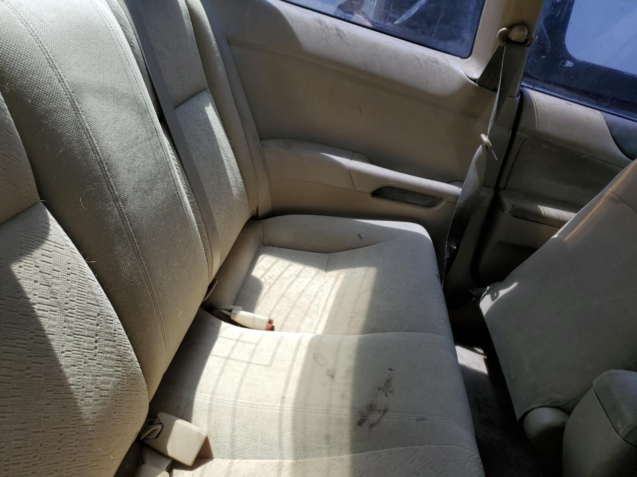 1HGEM215X3L000639 2003 Honda Civic Lx