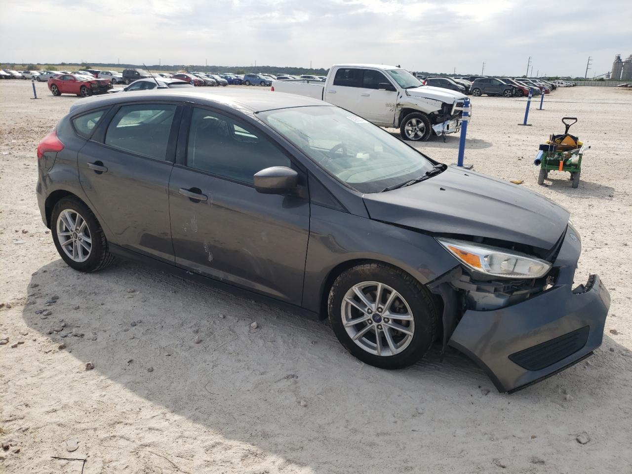 2018 Ford Focus Se vin: 1FADP3K26JL207768