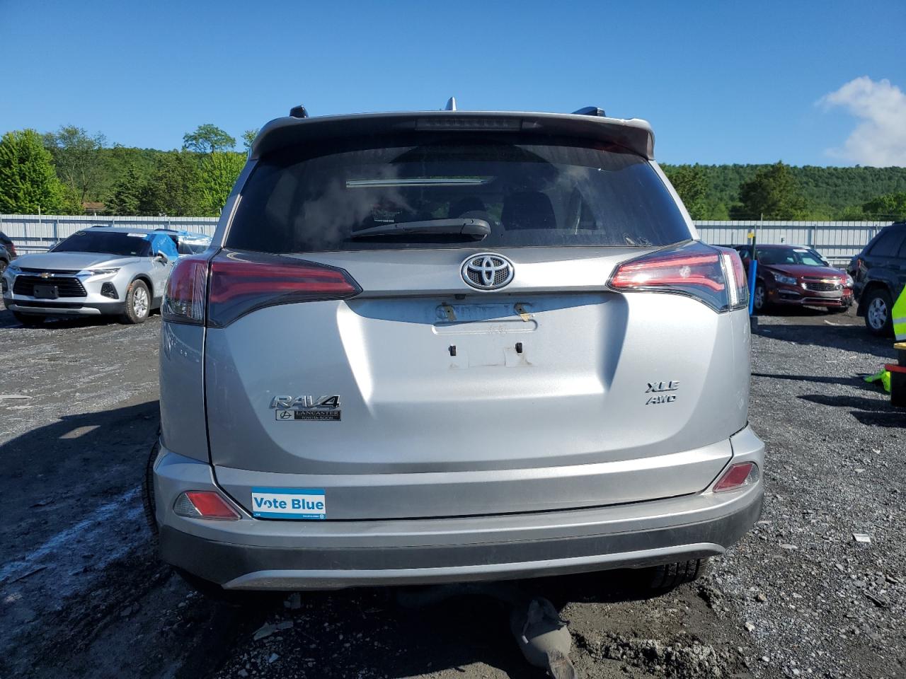 2T3RFREV5HW546928 2017 Toyota Rav4 Xle