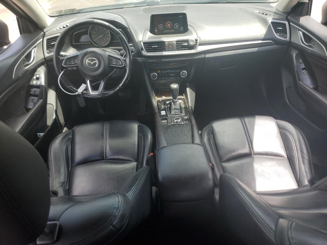 JM1BN1V76H1106058 2017 Mazda 3 Touring