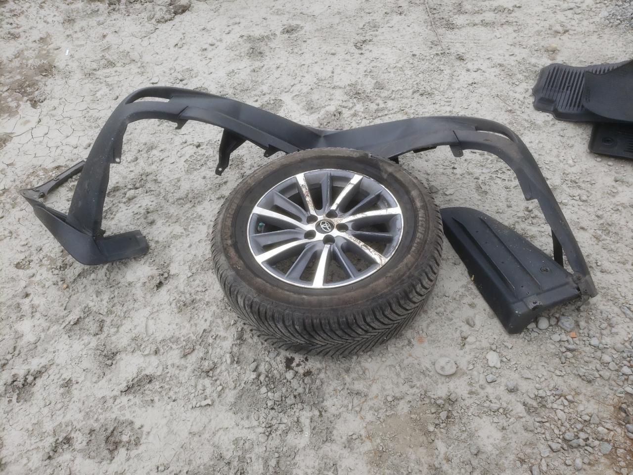 5TDJZRFH5JS556167 2018 Toyota Highlander Se