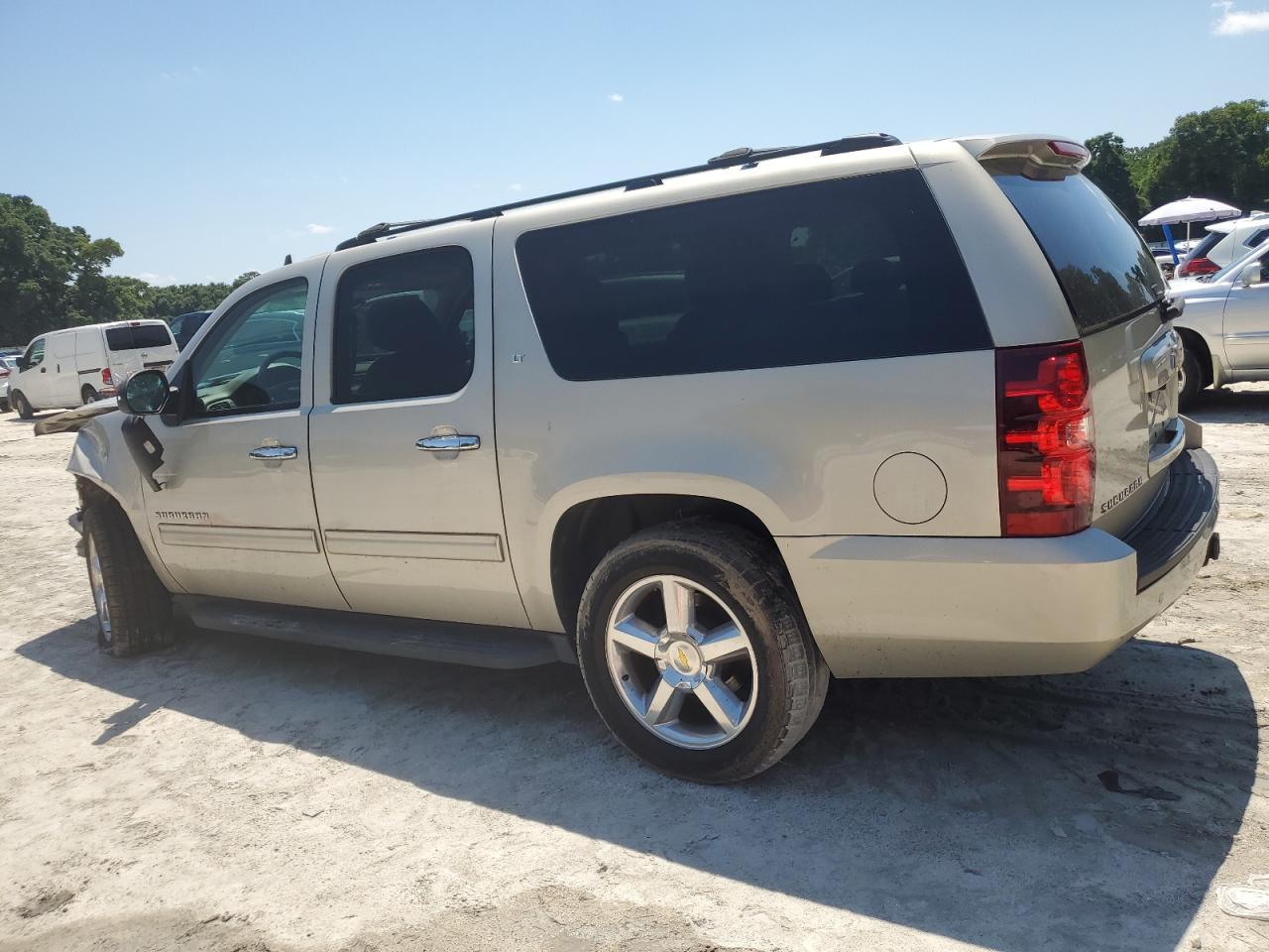 1GNSCJE08DR189827 2013 Chevrolet Suburban C1500 Lt