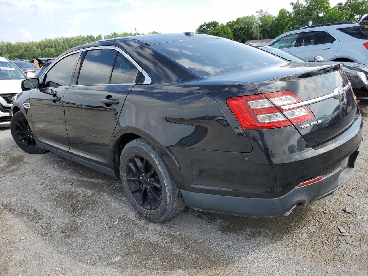 1FAHP2D9XFG119795 2015 Ford Taurus Se