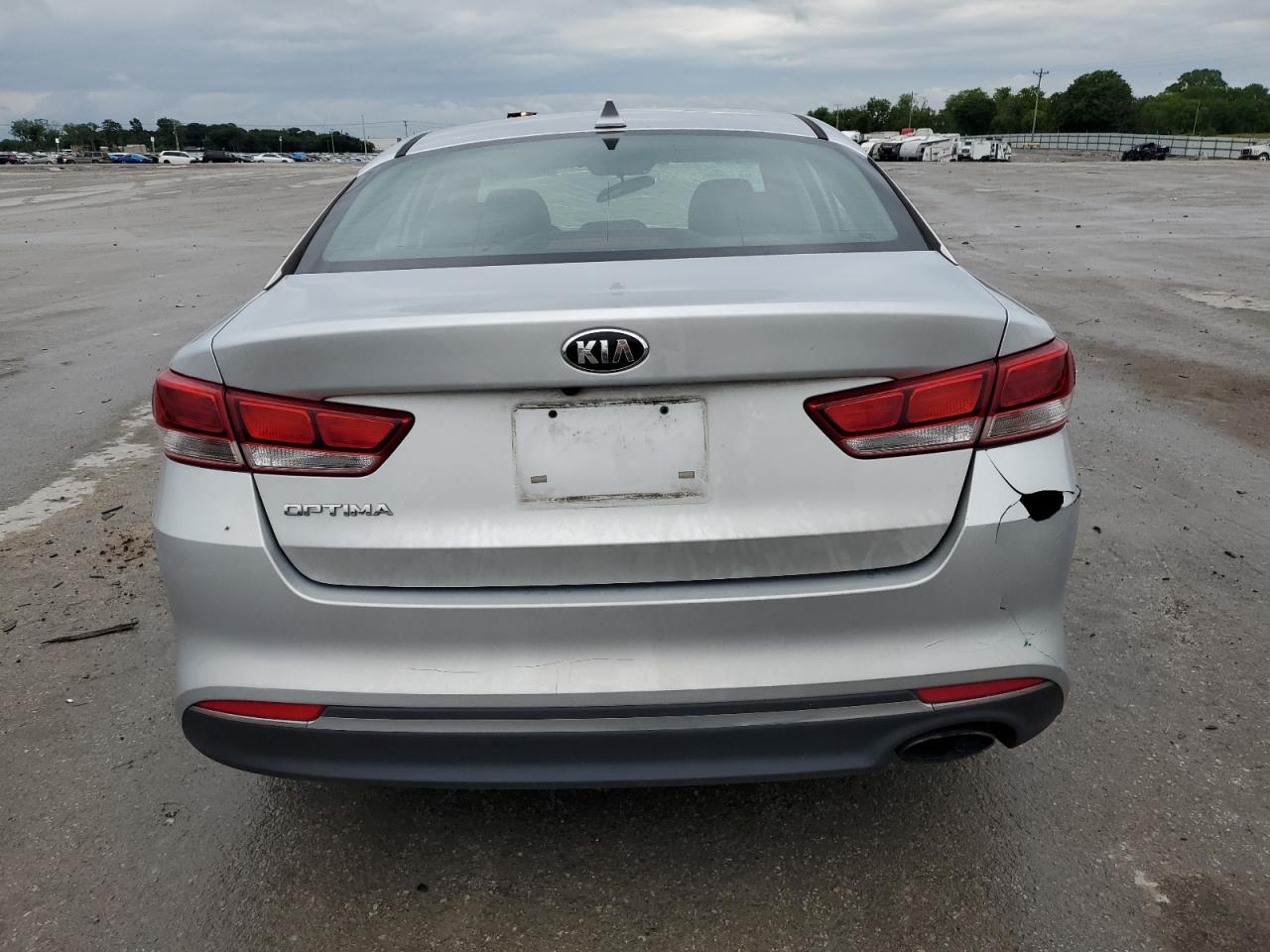 2017 Kia Optima Lx vin: 5XXGT4L38HG148331