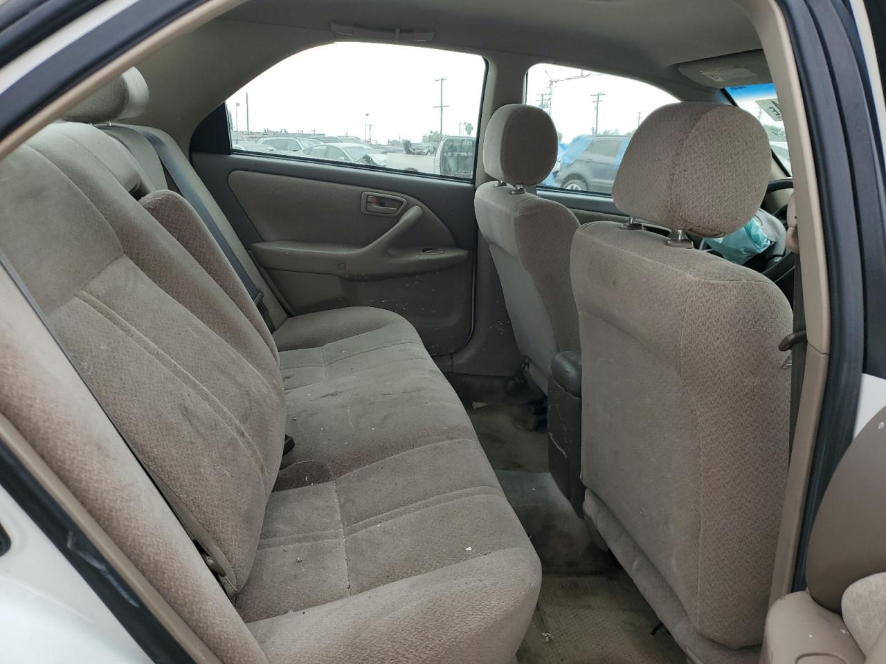 4T1BF22K3YU953061 2000 Toyota Camry Le