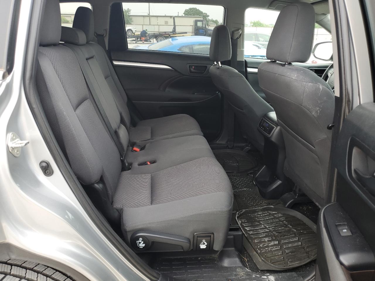 5TDBZRFH9KS922816 2019 Toyota Highlander Le