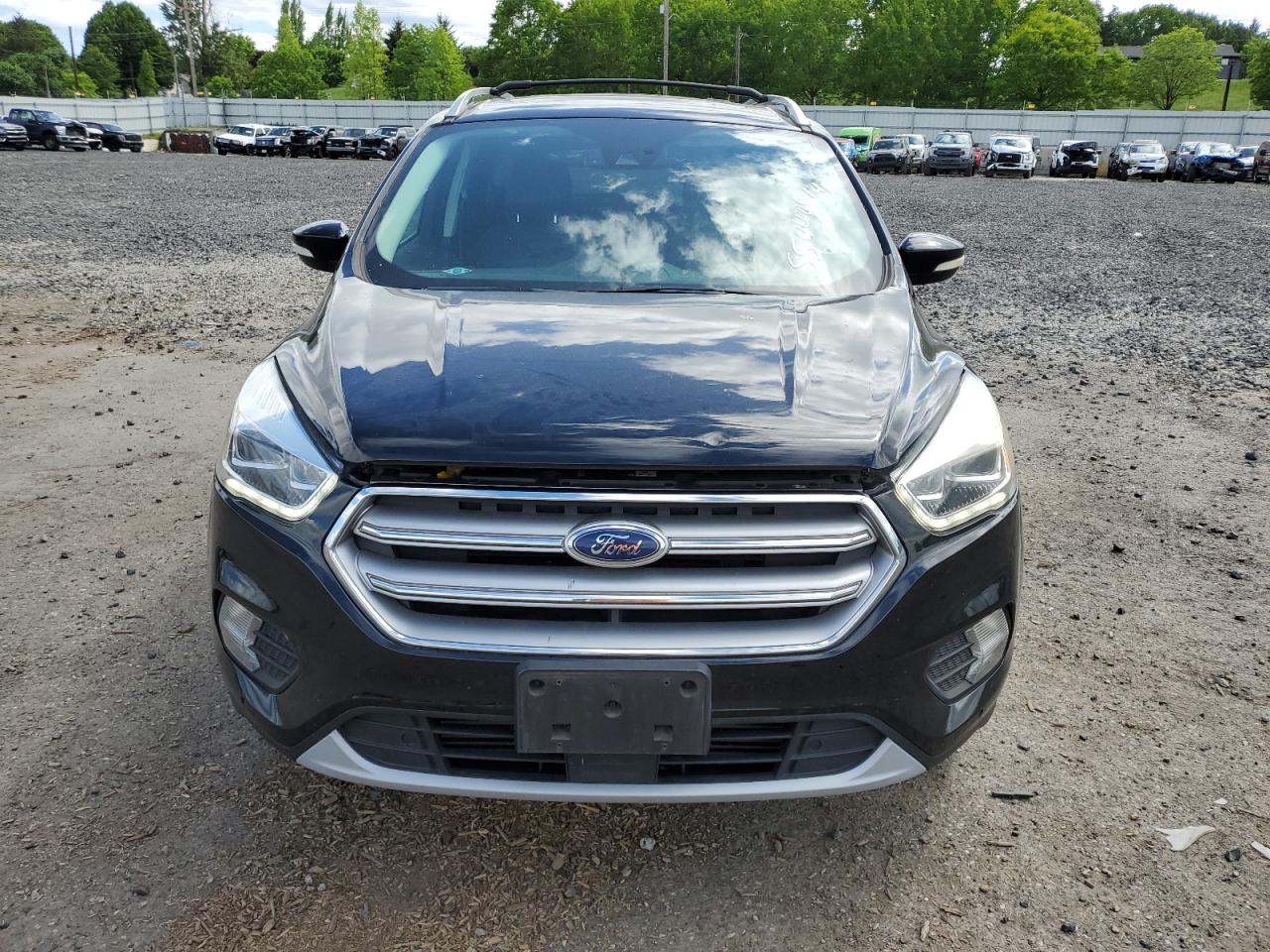 1FMCU9J97HUC96198 2017 Ford Escape Titanium