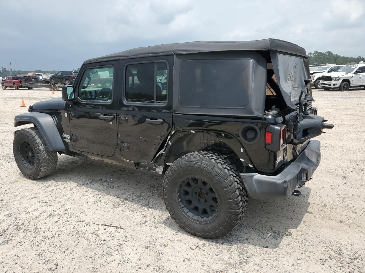 1C4HJXDG9JW155032 2018 Jeep Wrangler Unlimited Sport