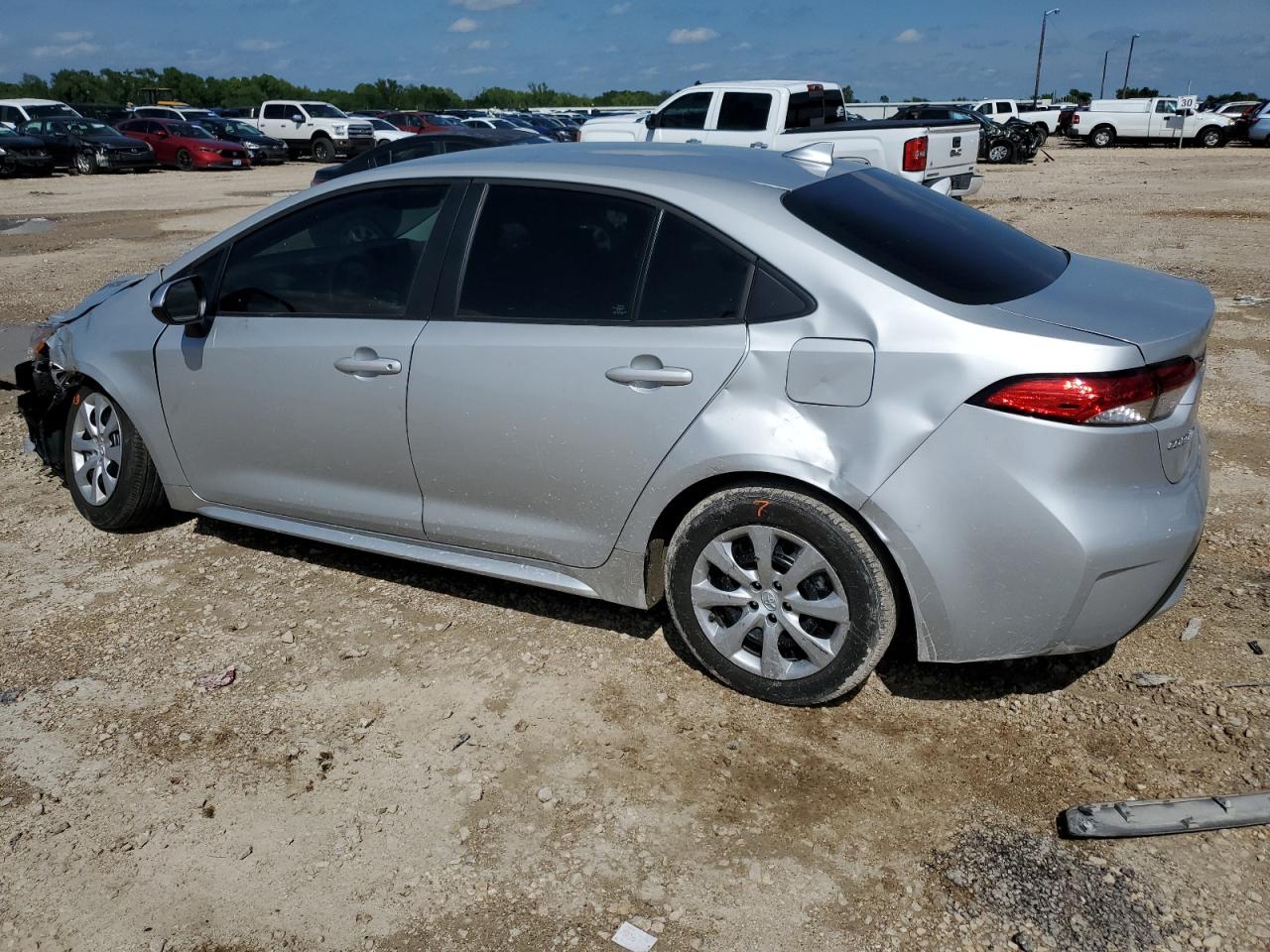 2022 Toyota Corolla Le vin: 5YFEPMAE1NP391160