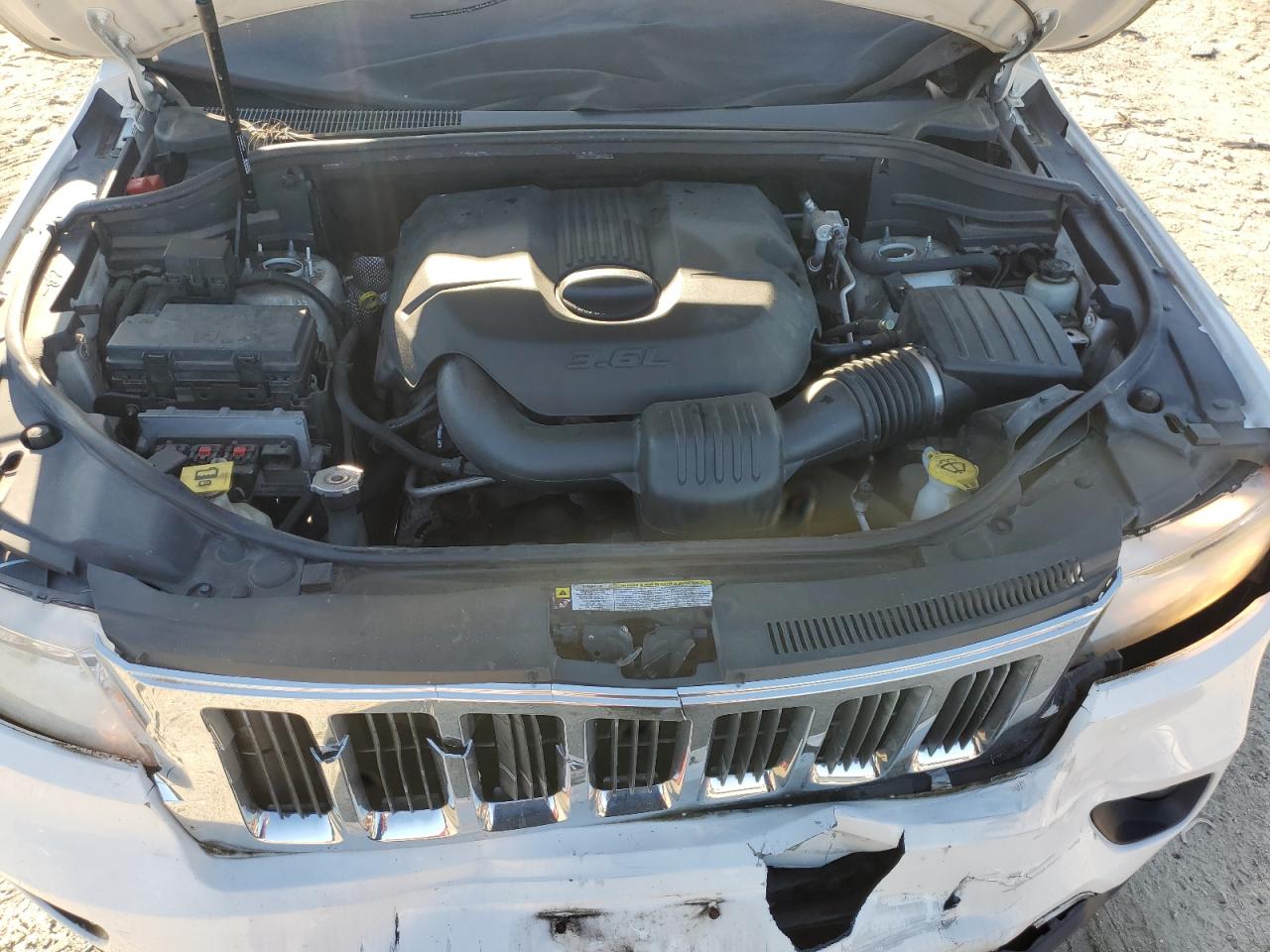 1J4RS4GG1BC557331 2011 Jeep Grand Cherokee Laredo